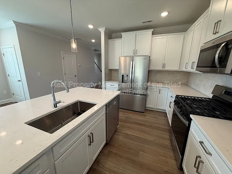 111 Oakdale Forest Ln — Photo 4