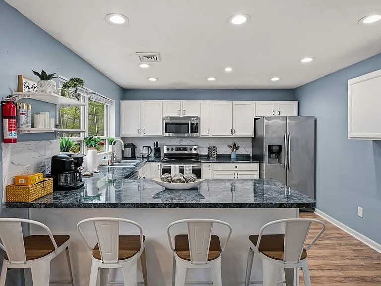 6000 Boardwalk Dr — Photo 8