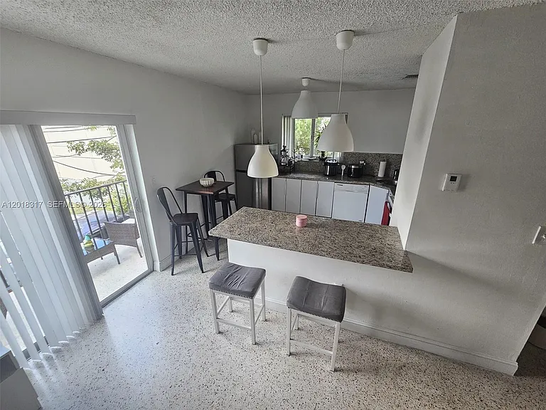 1241 NW 6th St #6 — Photo 4