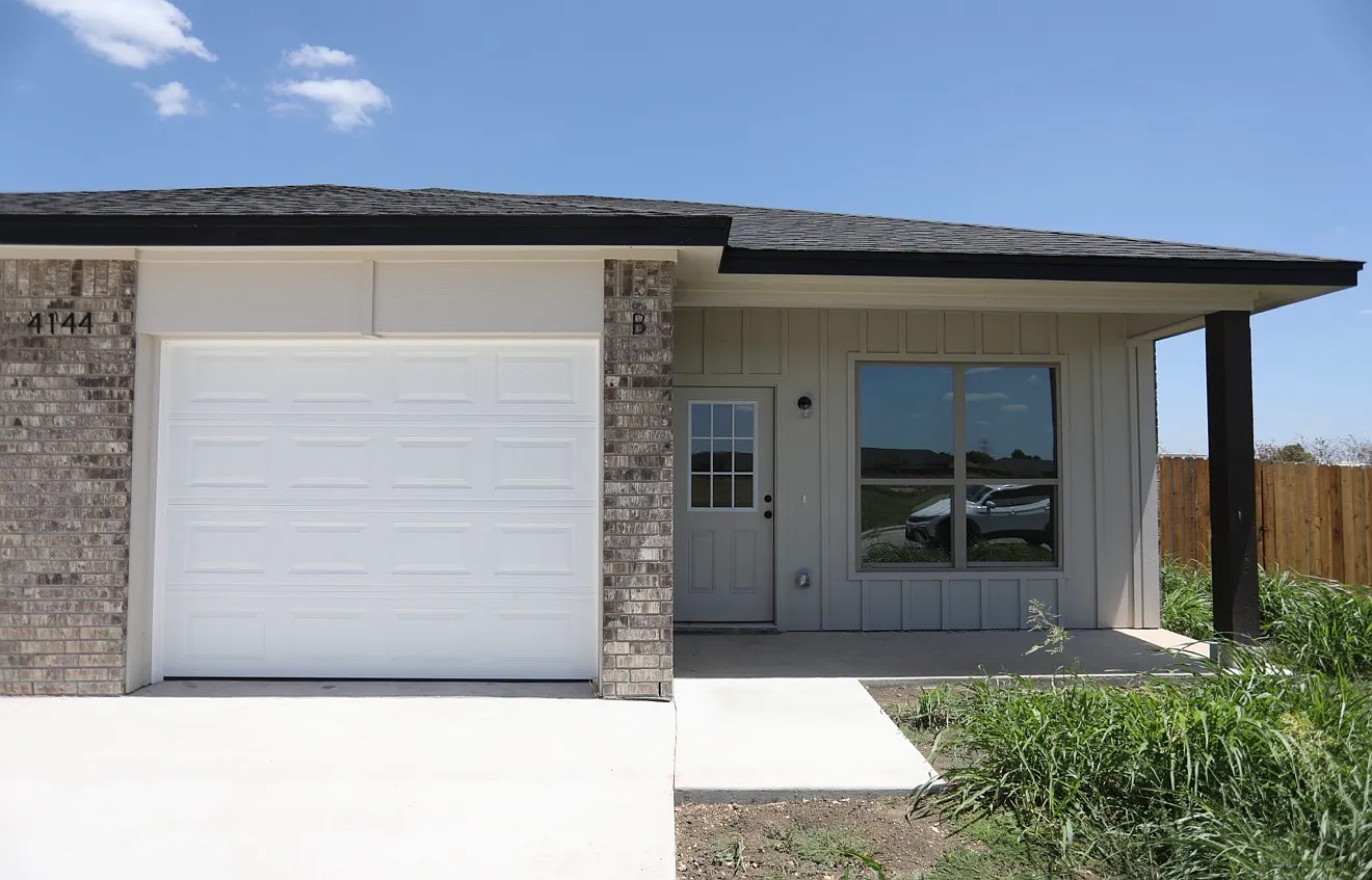 3 bed, 1330 sqft, $1,700 — Photo 1