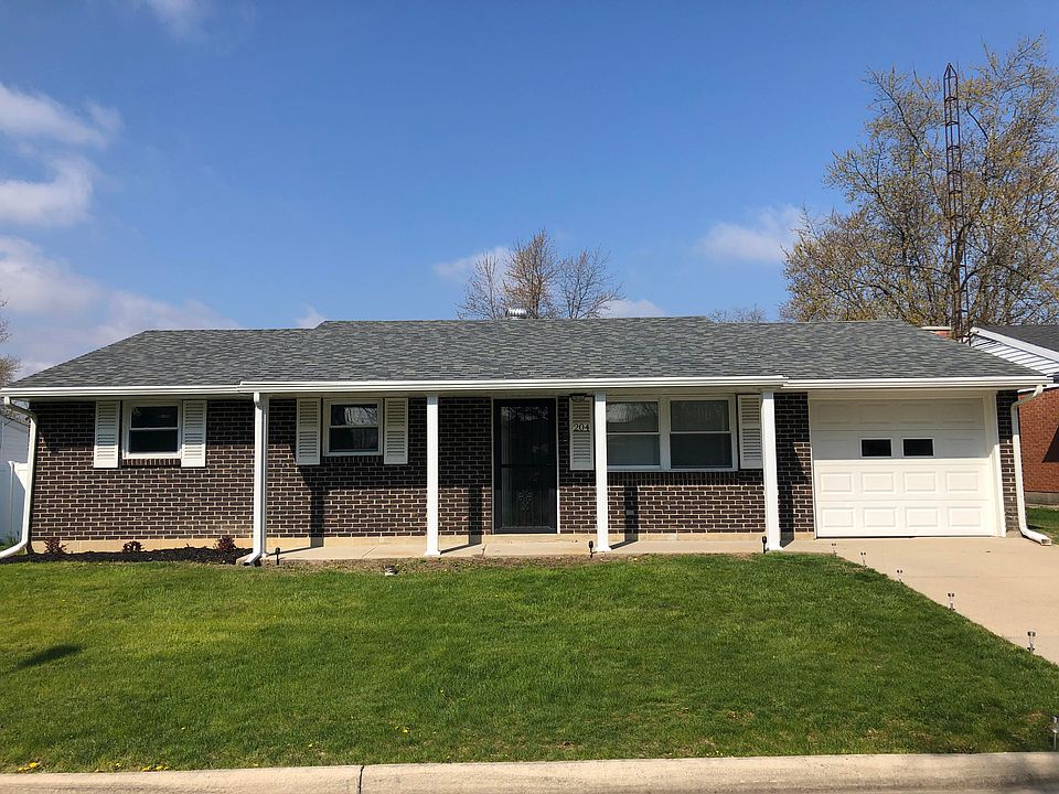 1st image of 204 Surrey Ln