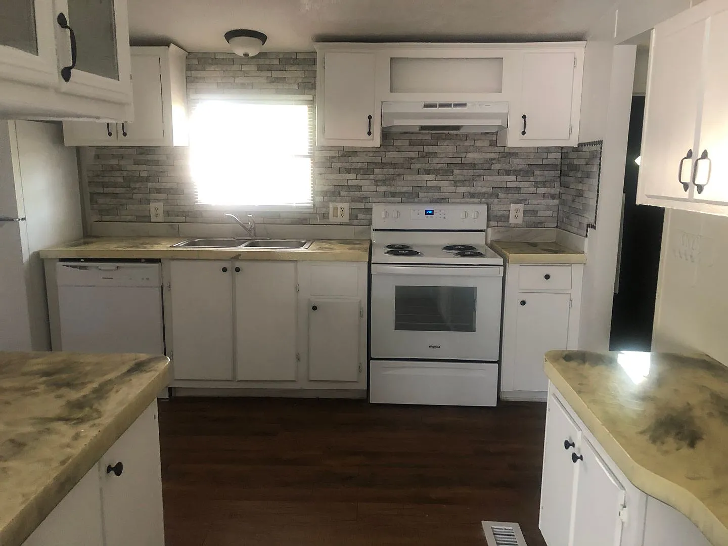 Affordable - Great Location 3 Bedroom/ 2 Bath Mobile Home - Close to Beaches & Hurlburt Field Air... — Photo 3