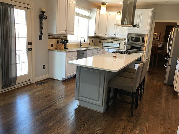 3rd image of 15059 Gaines Mill Cir