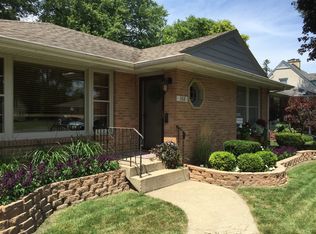 388 S Commonwealth Ave, Elgin, IL 60123