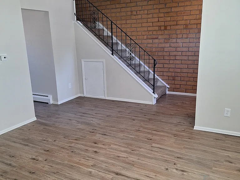 542 Yale Pl #B — Photo 9