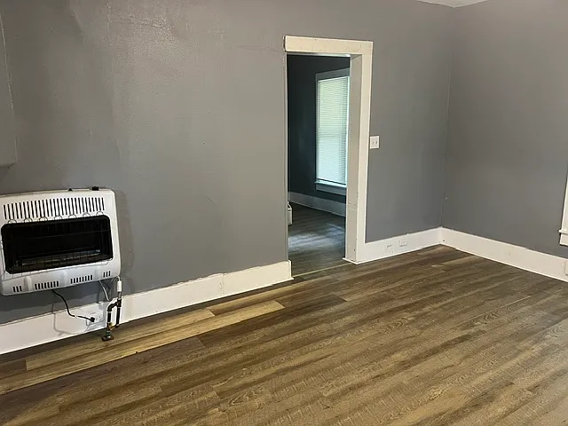 504 E Race St — Photo 11