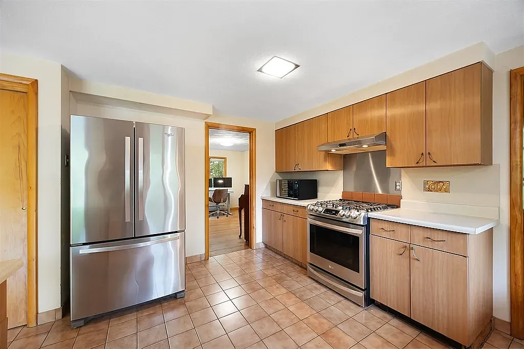 4 bed, 1722 sqft, $4,000 — Photo 3