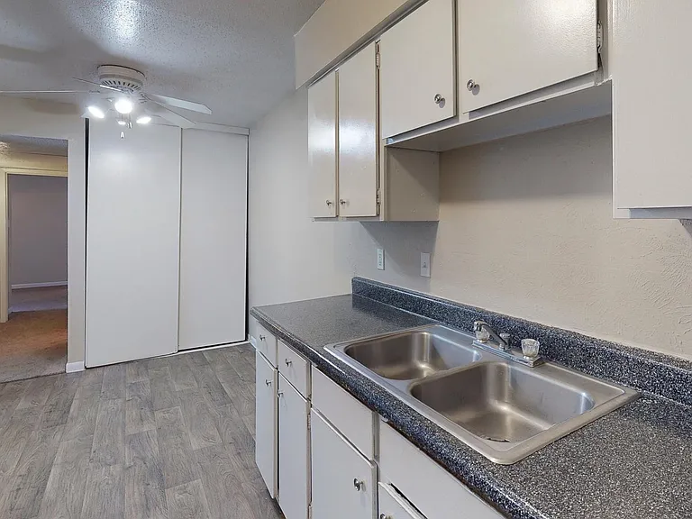 Tower Park Apartments — Photo 56