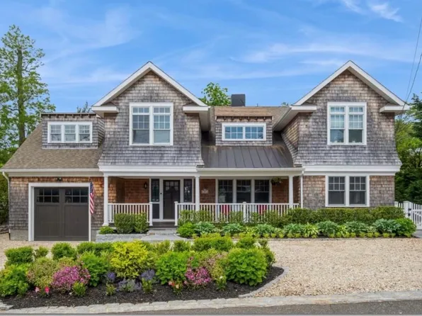 8 Hilltop Drive, Bayville, NY 11709