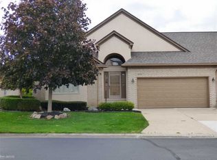 52245 Fish Creek Dr #26, Macomb, MI 48042