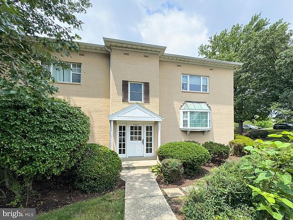 4th image of 2900 Peyton Randolph Dr APT 201