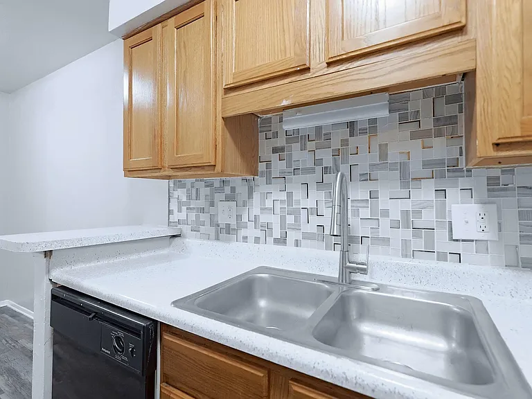 Ambassador Apartments — Photo 33