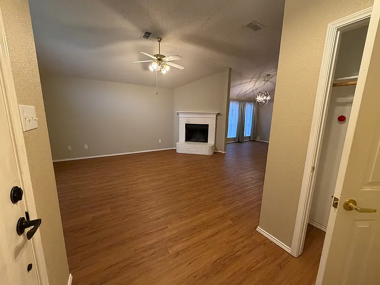 2521 Ensenada Ln — Photo 2