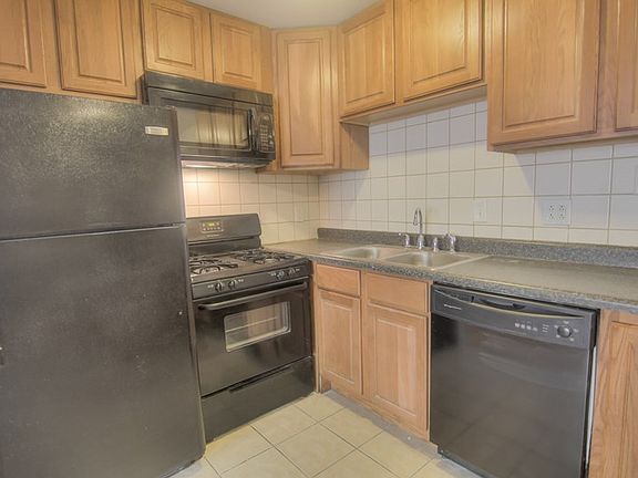 5th image of 3508-3510 Russell Blvd #2