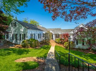 619 Grandview Ave, Lookout Mountain, TN 37350