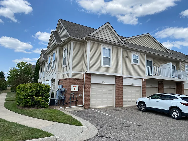 13210 Addington Dr — Photo 2