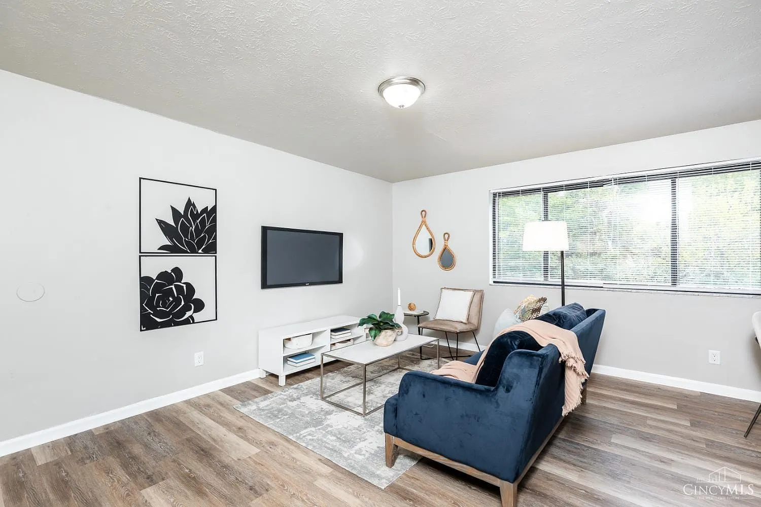 2 bed, 1.0 bath, $1,150 — Photo 3