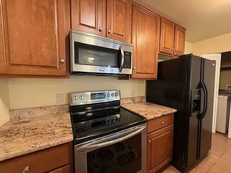 848 W Aaron Dr — Photo 3