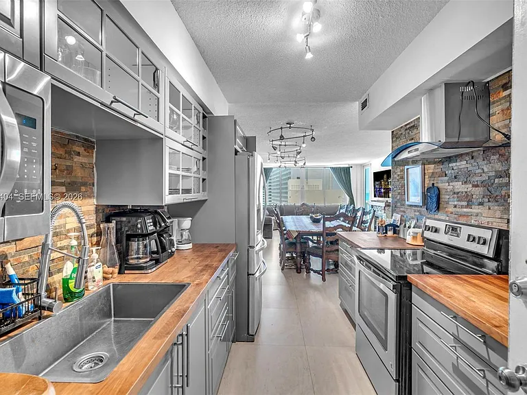 5401 Collins Ave #813 — Photo 9