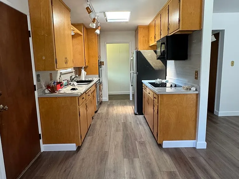 1214 Cornell Dr — Photo 4