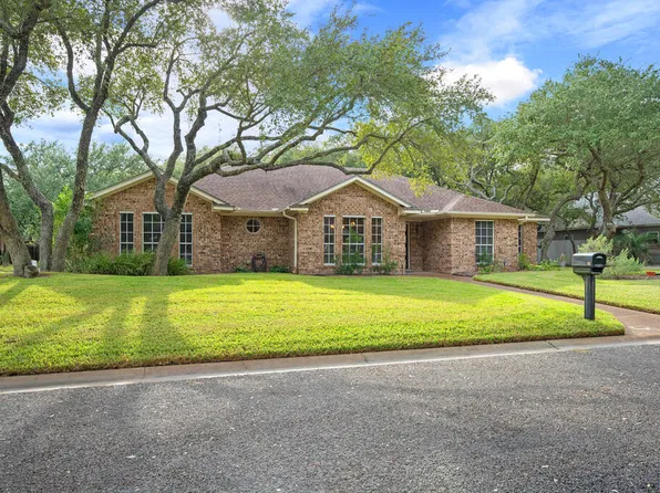 125 Royal Oaks Dr, Rockport, TX 78382