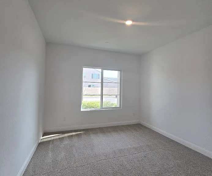 2320 S Claremont Ave — Photo 6