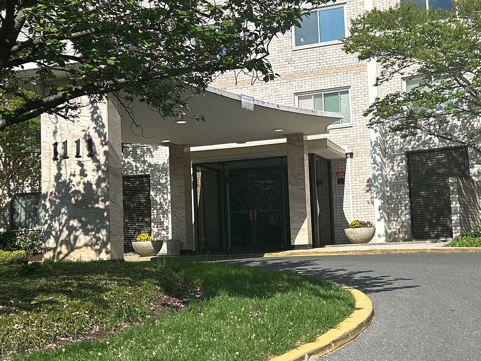 2nd image of 1111 University Blvd W APT 1004-A