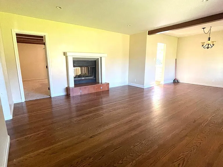 5668 Jumilla Ave — Photo 14