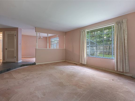 4th image of 21 Lynn Rae Cir