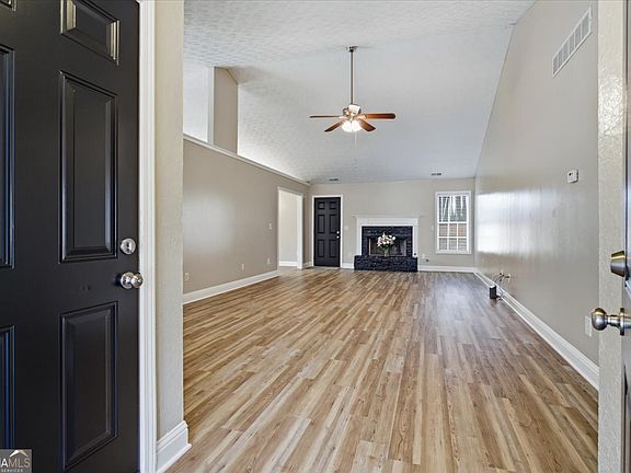 5th image of 148 Laurel Ln