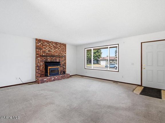 4th image of 3907 N Belmont Rd
