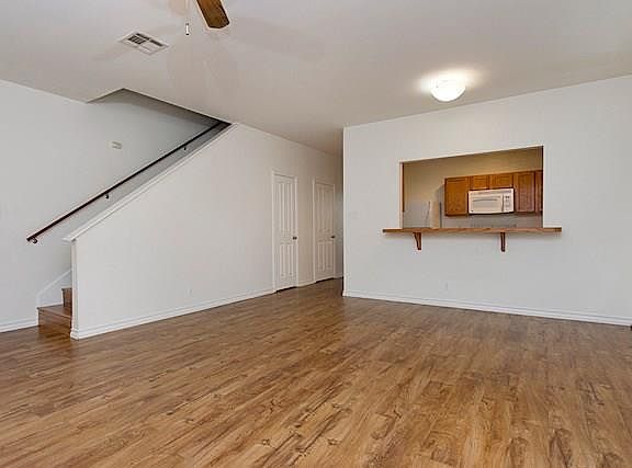 3rd image of 126 Sandstone Dr APT G
