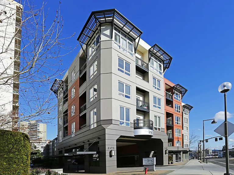 245 SW Lincoln St — Photo 36