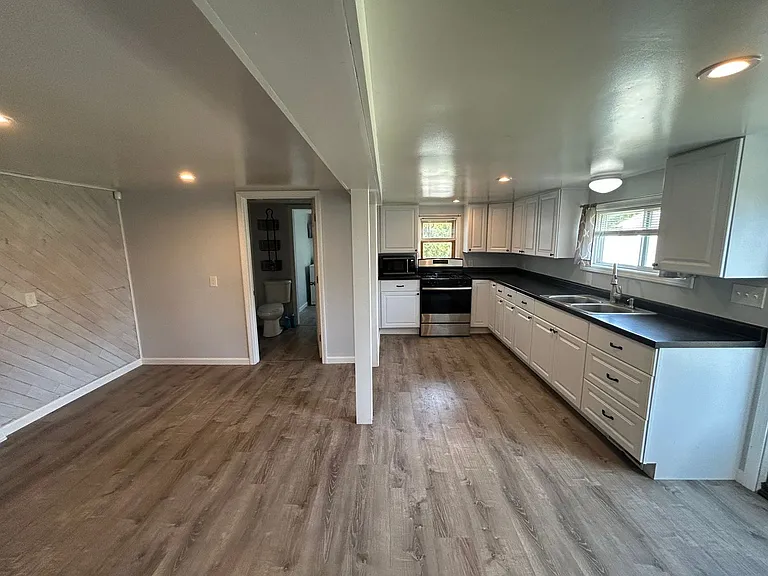 2365 Eschtruth St — Photo 4