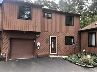 33 Beech Ct, Fishkill, NY 12524