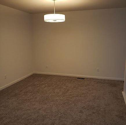 4th image of 1877 Lindsay Ln