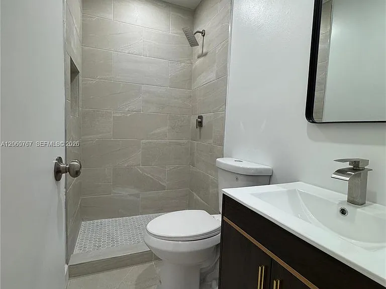626 W 17th St #626 — Photo 7