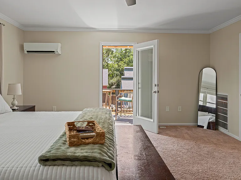 100 Harbor Dr — Photo 8