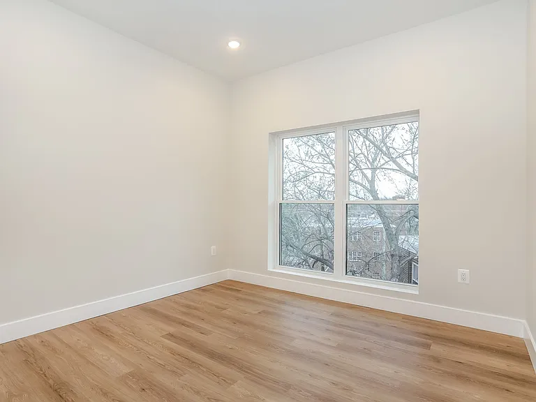 52nd Street Residences — Photo 14