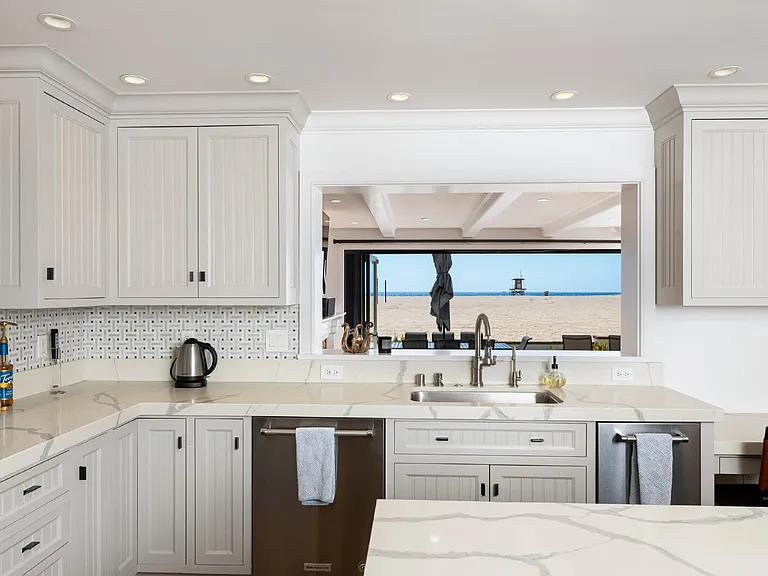 1228 W Oceanfront — Photo 3