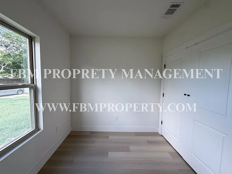 1017 S 8th St — Photo 6