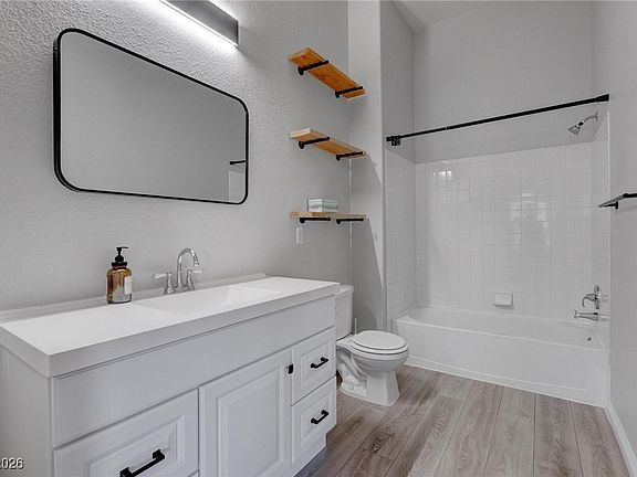 5th image of 2305 W Horizon Ridge Pkwy APT 3921
