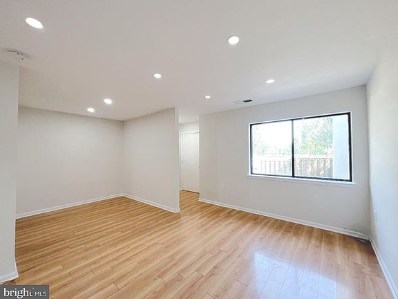 5th image of 8662 Village Sq Unit 16