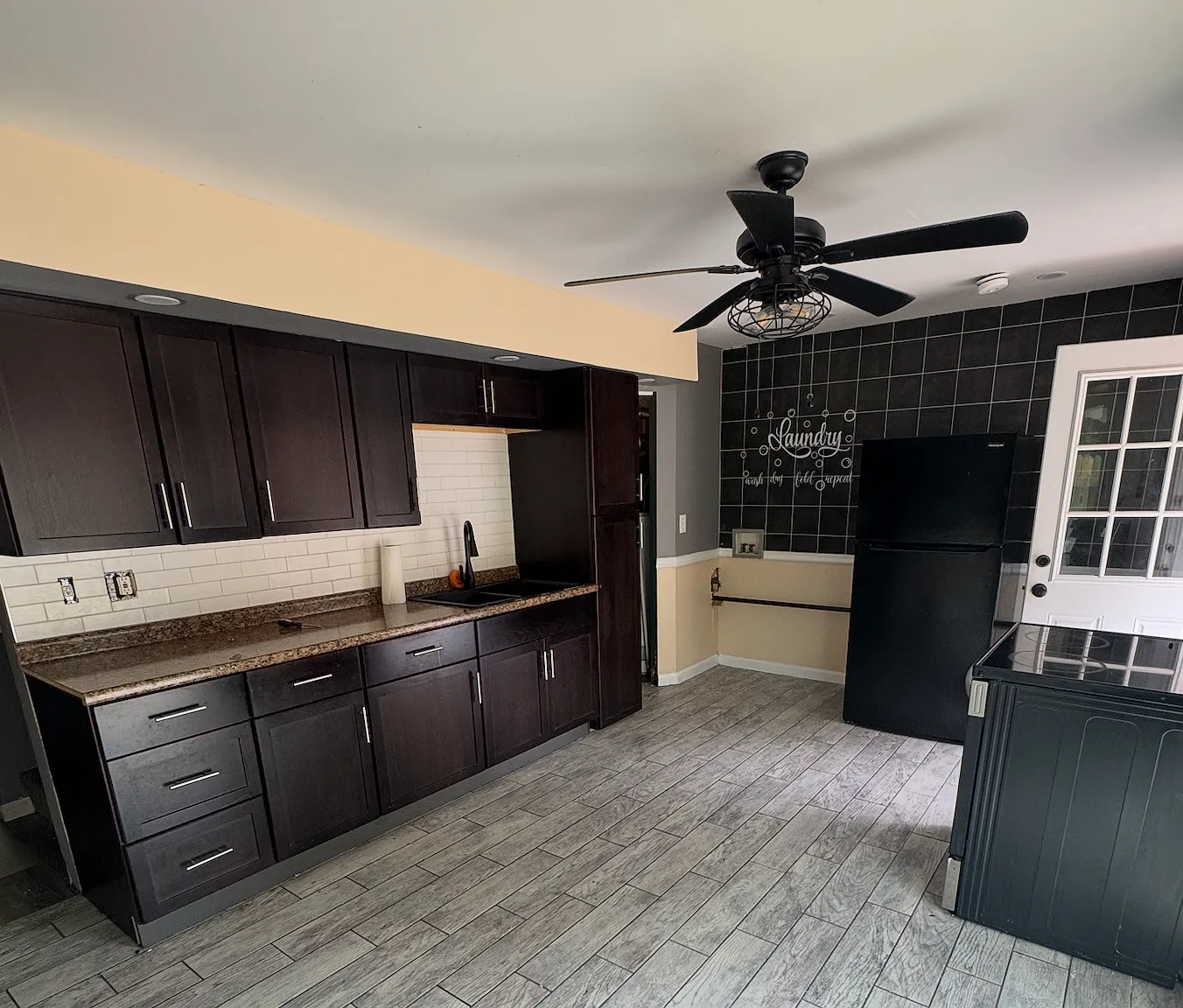 3 bed, 896 sqft, $1,275 — Photo 4