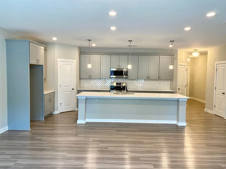 115 Cranford Dr — Photo 3