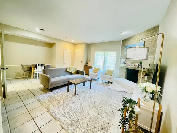 8263 Wednesbury Ln, Houston, TX 77074