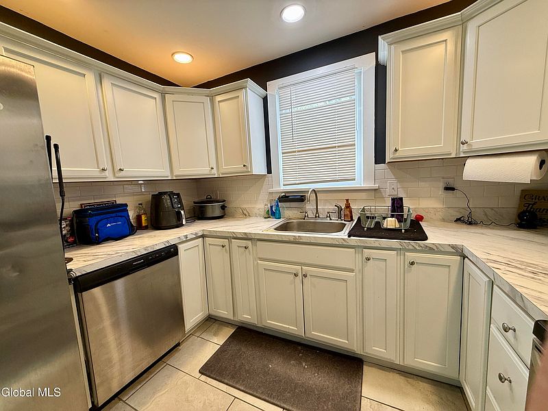 3rd image of 31 Parry Street
