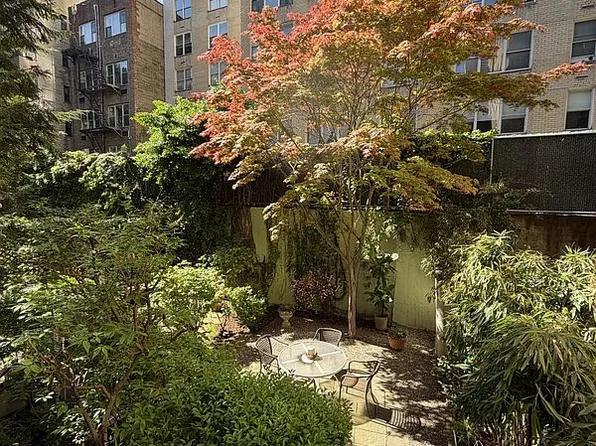 216 E 75th St #1W-2W, New York, NY 10021