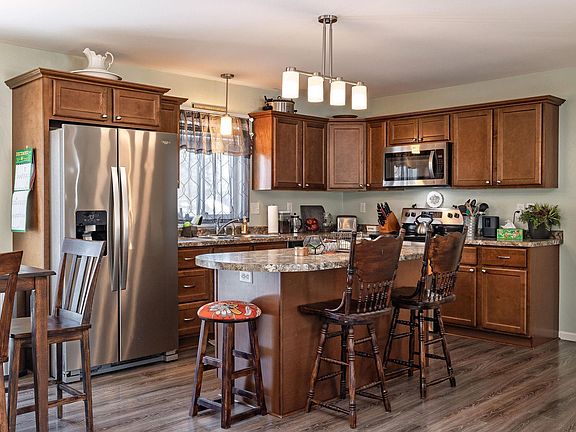 2nd image of 1609 Manor Dr NE