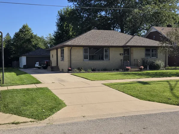 530 E 3rd St, Lockport, IL 60441